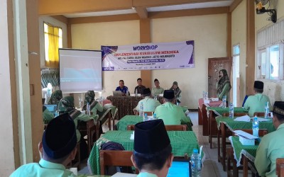 Workshop Implementasi Kurikulum Merdeka di MTS dan MA Darul Ulum Ngabar Bersama Pemateri Drs. Dwi Ilham Rahardjo, M.Pd