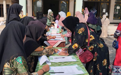 Pembagian Raport Semester Ganjil Tahun Pelajaran 2023/2024 di MA Darul Ulum Ngabar